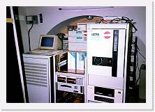 80-mvax * Sistema microvax 3100 Infoserver e unita' di memoria
In primo piano: 2 unita' nastro 800/1600/6500 bpp (140 Mbyte), doppia unita' 
dischi ottici (600 Mbyte) unita' di memorizzazione Gigastore per cassette
VHS (1 Gbyte). Sul microvax e' presente una  unita' a nastro TK-50 della
Digital (200 Mbyte) . 

 * Sistema microvax 3100 Infoserver e unita' di memoria
In primo piano: 2 unita' nastro 800/1600/6500 bpp (140 Mbyte), doppia unita' 
dischi ottici (600 Mbyte) unita' di memorizzazione Gigastore per cassette
VHS (1 Gbyte). Sul microvax e' presente una  unita' a nastro TK-50 della
Digital (200 Mbyte) . 

 * 1116 x 781 * (176KB)